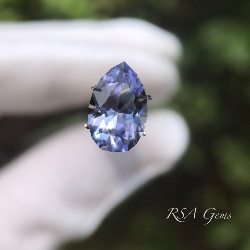 Light / lavender tanzanite